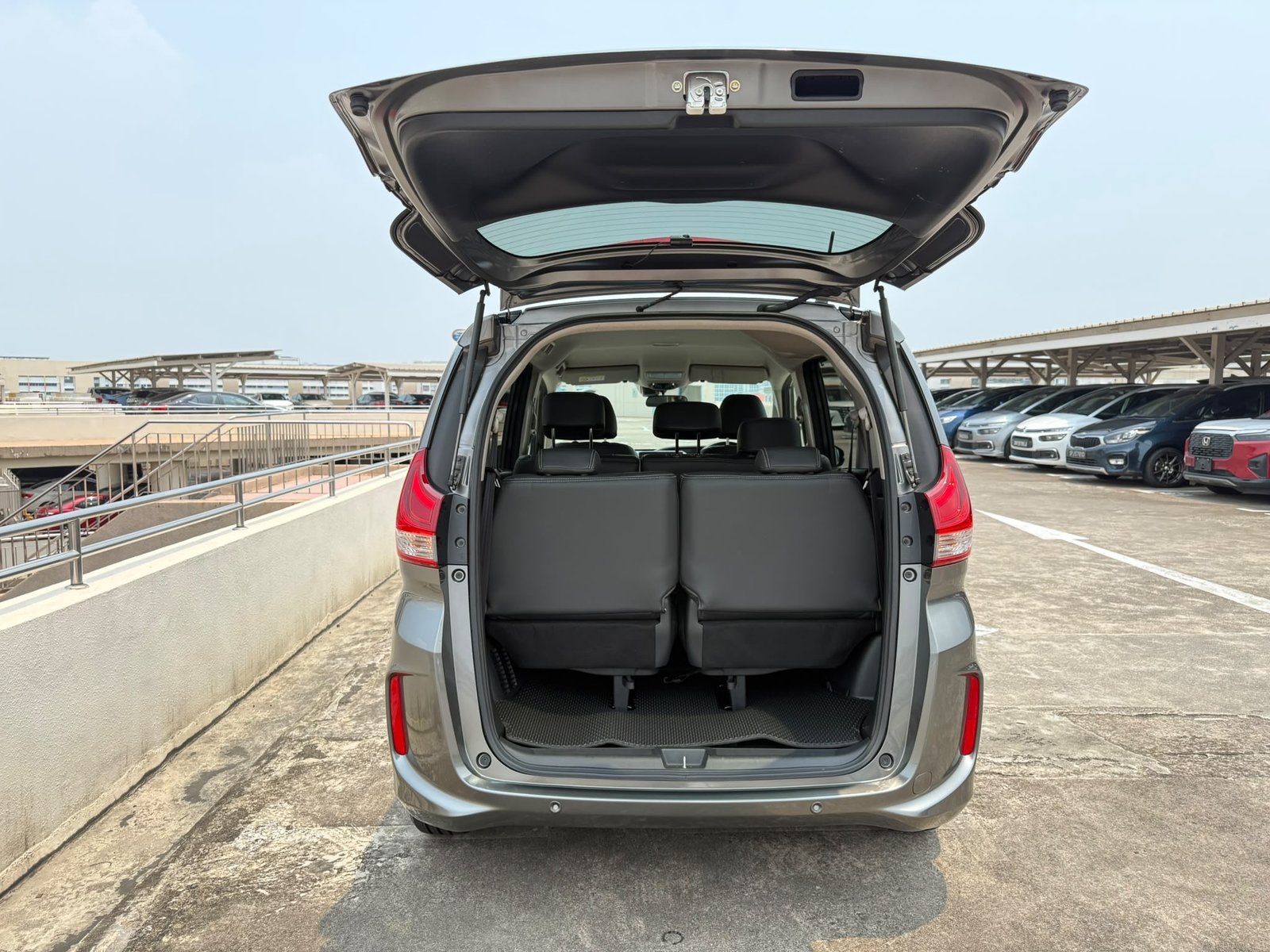 Honda Freed Hybrid 1.5 G photo 10
